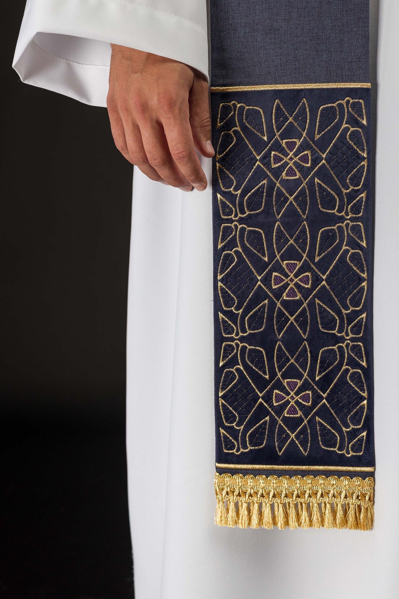 Stuła Liturgiczna Aksamitna IHS Fioletowa - Bogaty Haft - SZATYLITURGICZNE.PL