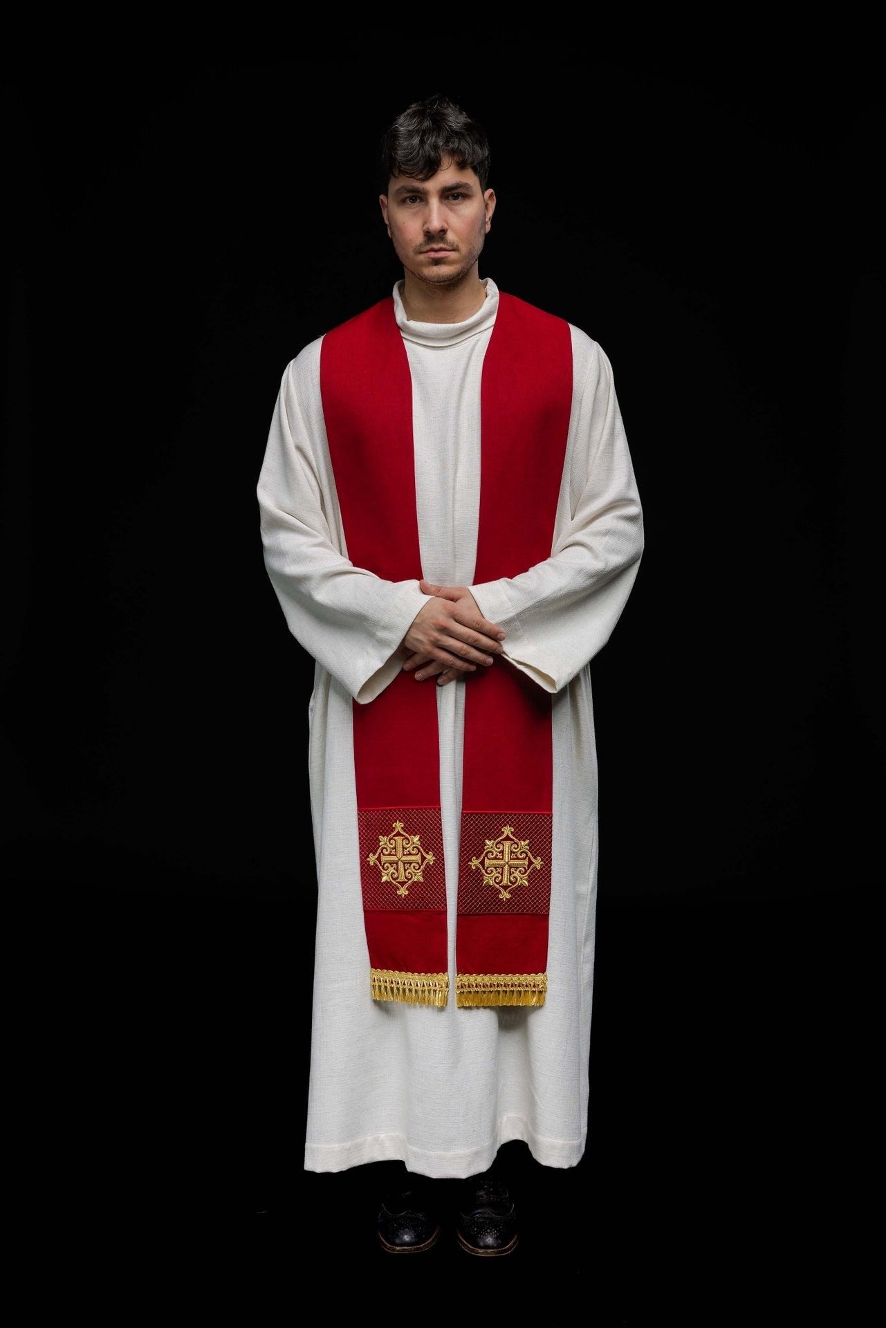 Stuła Liturgiczna Czerwona Aksamitna z Haftowanym Krzyżem - SZATYLITURGICZNE.PL