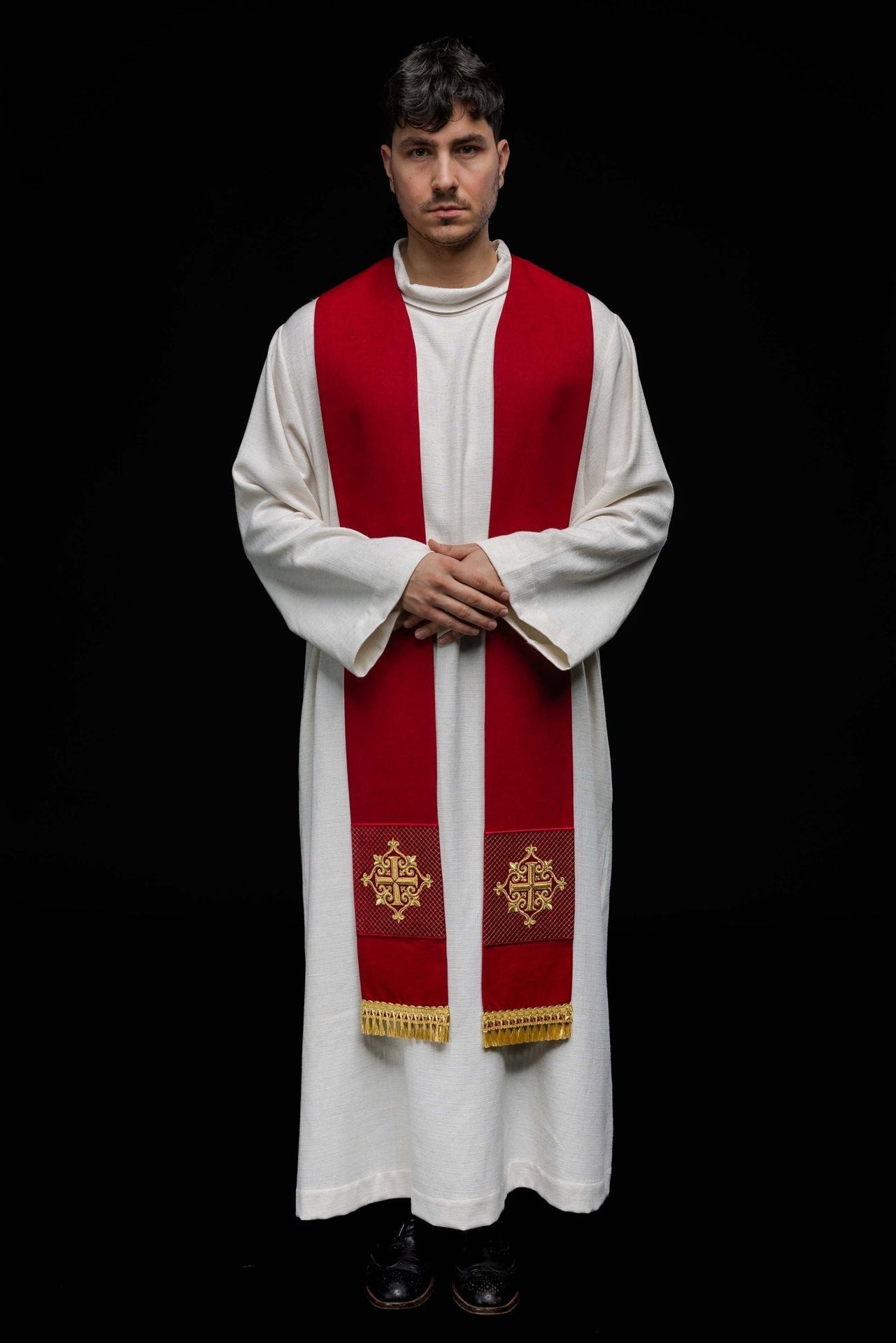 Stuła Liturgiczna Czerwona Aksamitna z Haftowanym Krzyżem - SZATYLITURGICZNE.PL