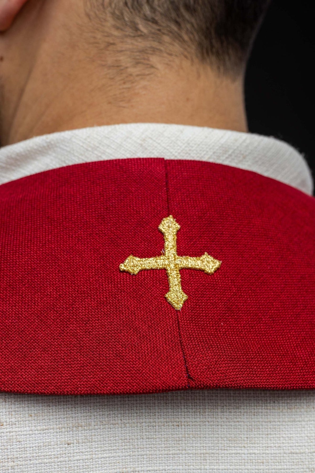 Stuła Liturgiczna Czerwona Aksamitna z Haftowanym Krzyżem - SZATYLITURGICZNE.PL