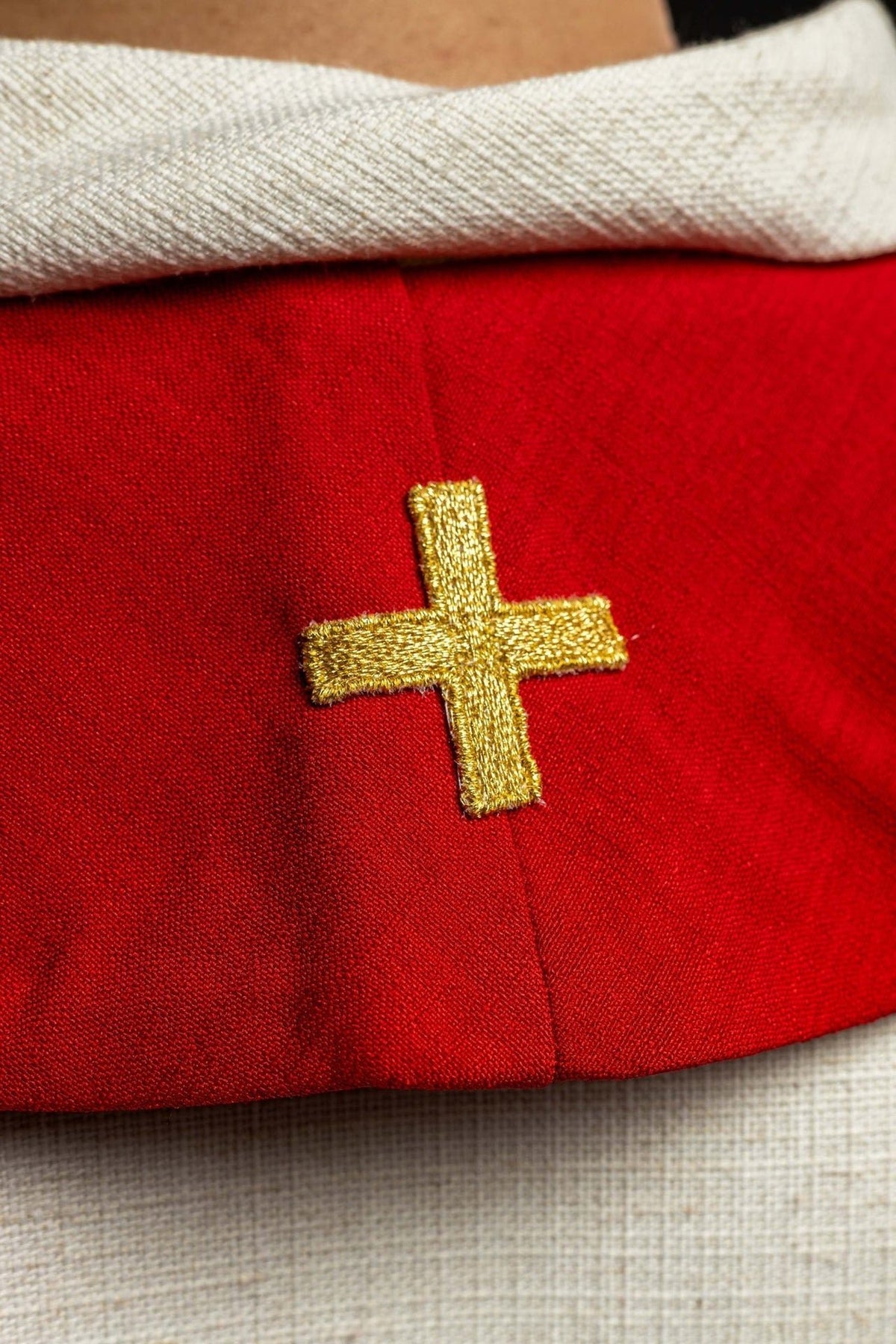 Stuła Liturgiczna Czerwona Haftowana - Duch Święty, Krzyż, Ogień - SZATYLITURGICZNE.PL