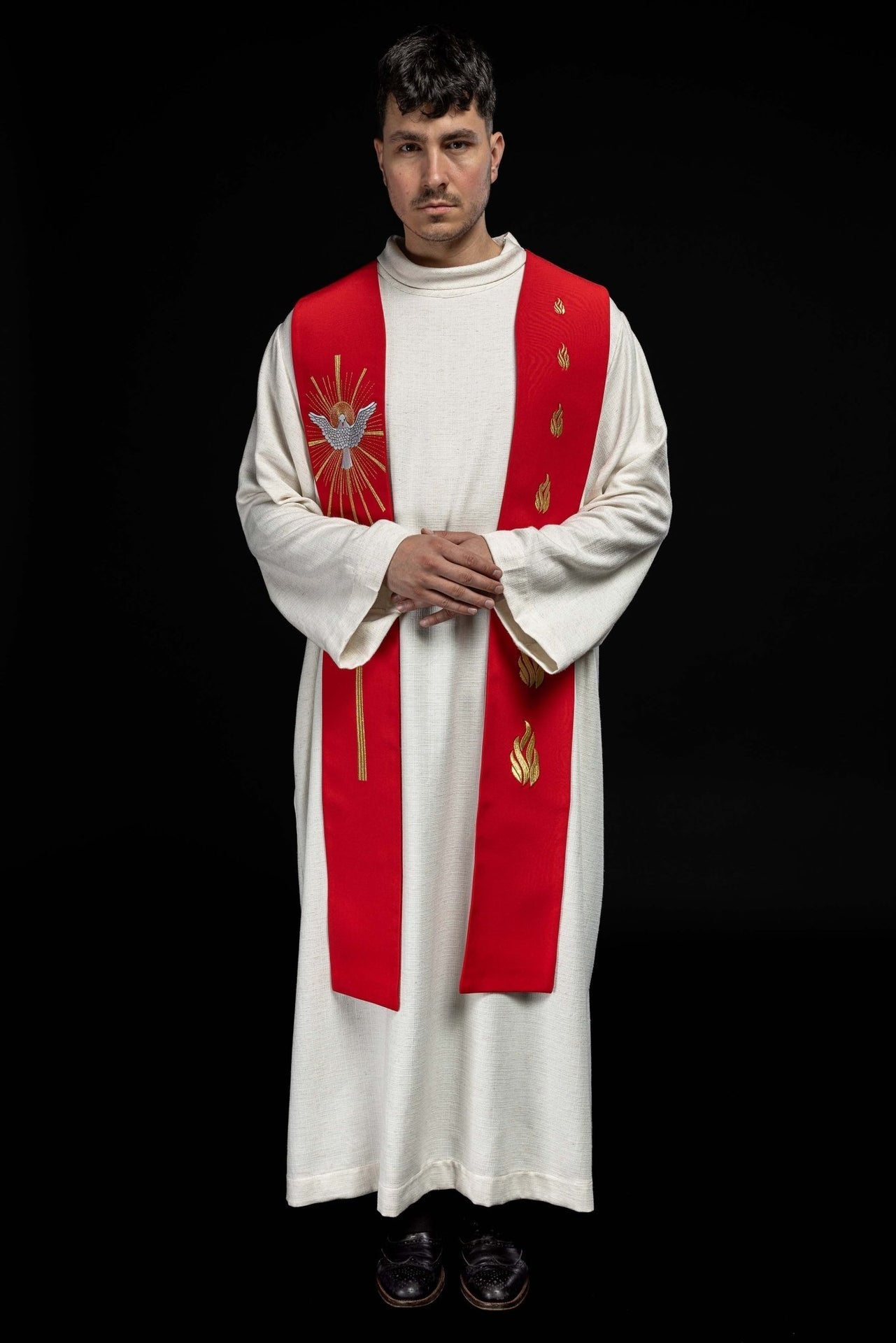 Stuła Liturgiczna Czerwona z Haftem Ducha Świętego - Elegancka - SZATYLITURGICZNE.PL