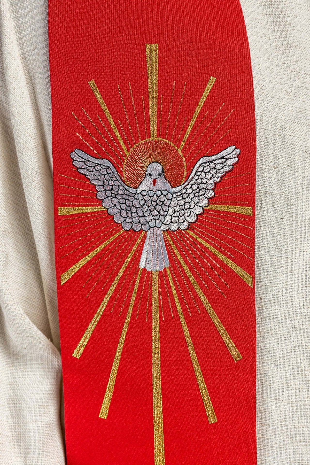 Stuła Liturgiczna Czerwona z Haftem Ducha Świętego - Elegancka - SZATYLITURGICZNE.PL