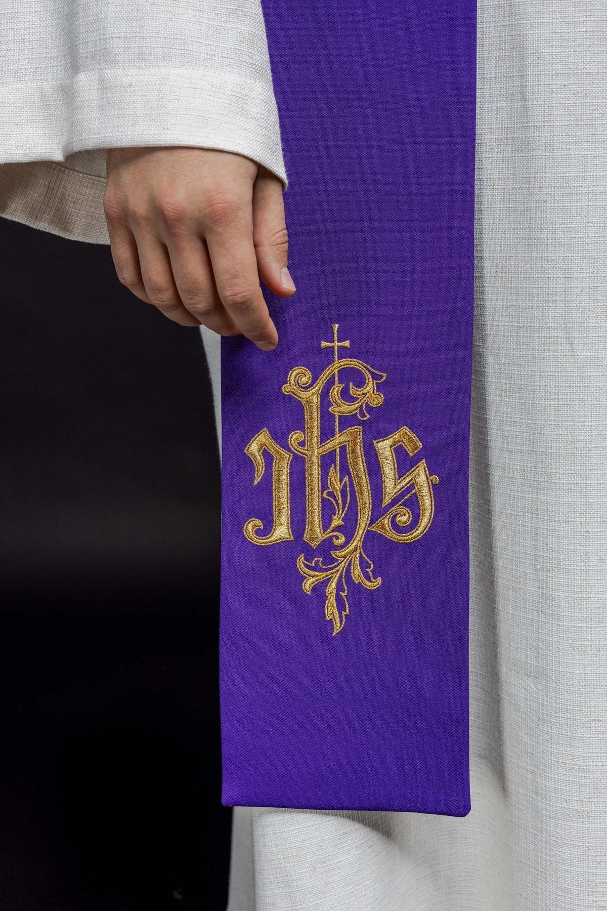 Stuła Liturgiczna Dwustronna IHS - Fioletowo - Biała z Haftem - SZATYLITURGICZNE.PL