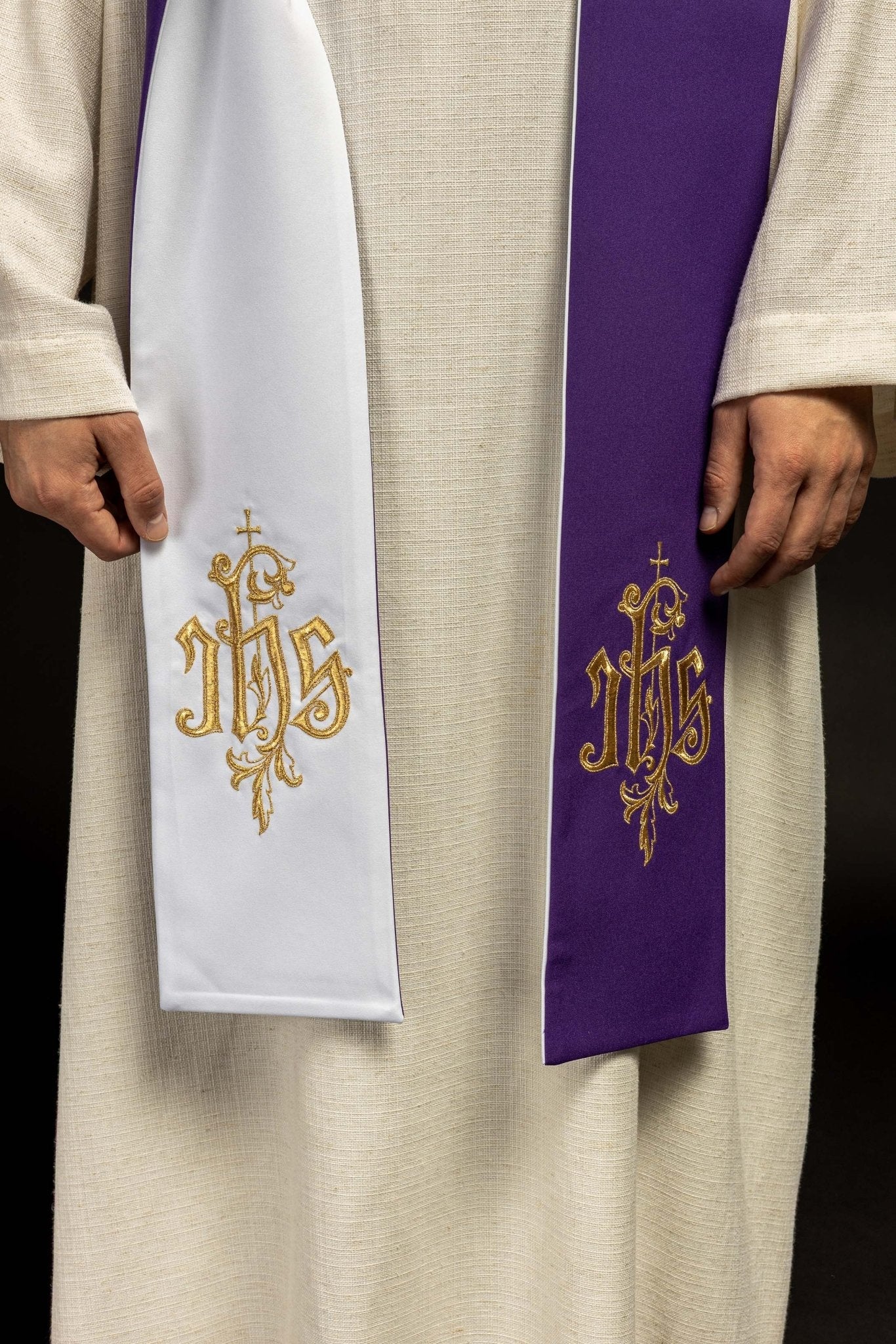 Stuła Liturgiczna Dwustronna IHS - Fioletowo - Biała z Haftem - SZATYLITURGICZNE.PL