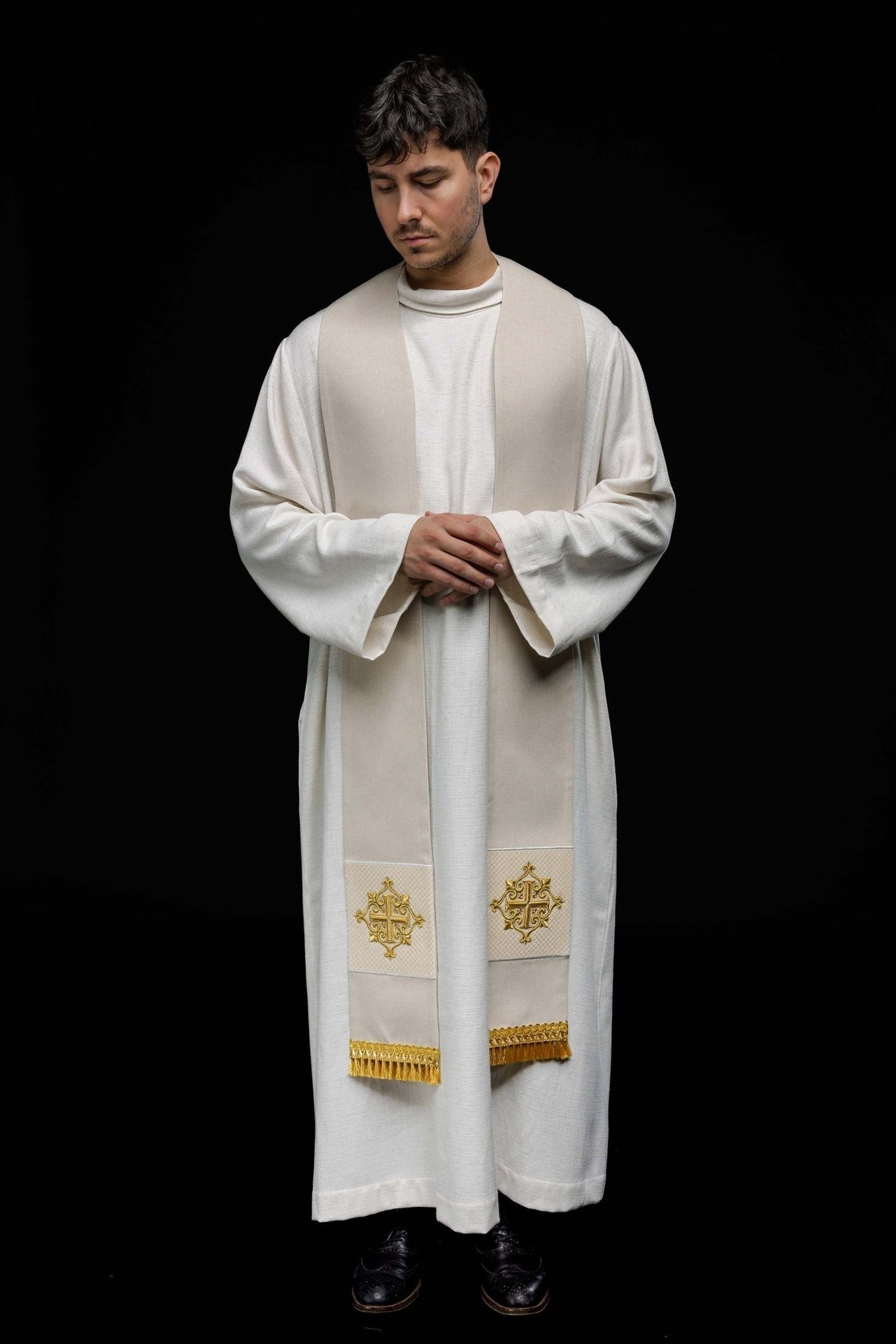 Stuła Liturgiczna Ecru Aksamit - Krzyż Haftowany - SZATYLITURGICZNE.PL