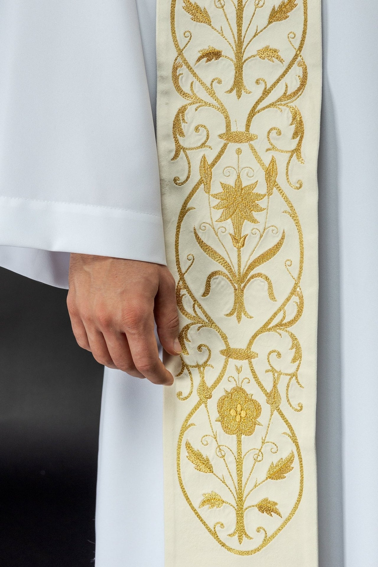 Stuła Liturgiczna Ecru Haft IHS - Elegancka Szata Kapłańska - SZATYLITURGICZNE.PL
