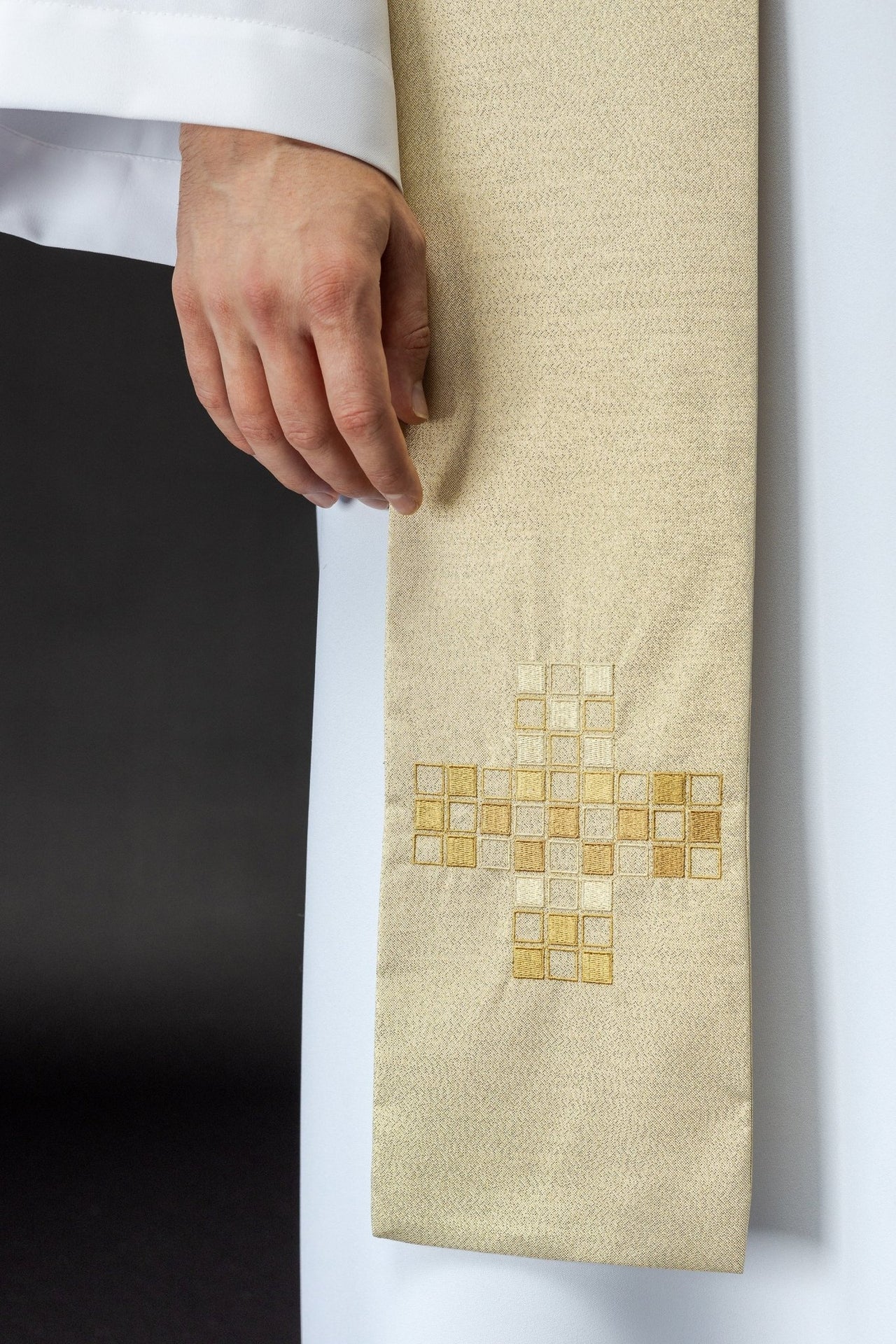 Stuła Liturgiczna Ecru z Bogatym Haftem - Polska Produkcja - SZATYLITURGICZNE.PL