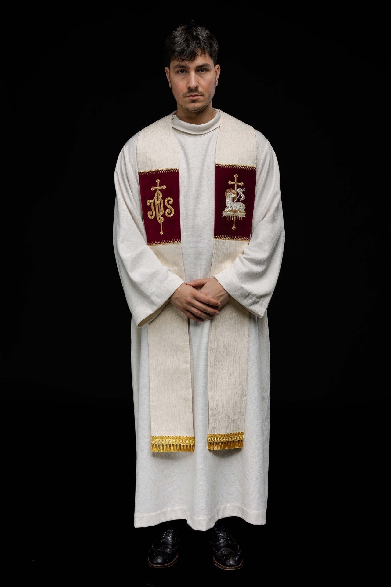 Stuła Liturgiczna z Haftem Baranka Bożego i JHS - SZATYLITURGICZNE.PL