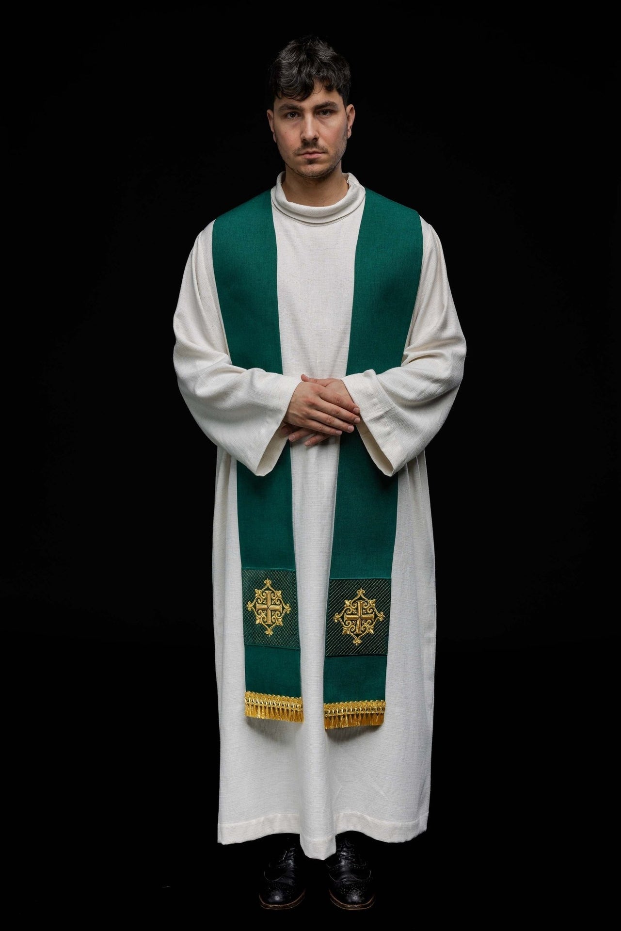 Stuła Liturgiczna Zielona Aksamitna z Haftowanym Krzyżem - SZATYLITURGICZNE.PL