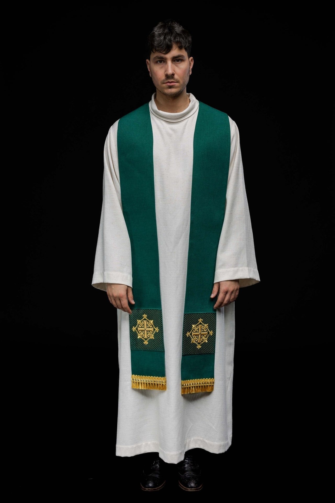 Stuła Liturgiczna Zielona Aksamitna z Haftowanym Krzyżem - SZATYLITURGICZNE.PL
