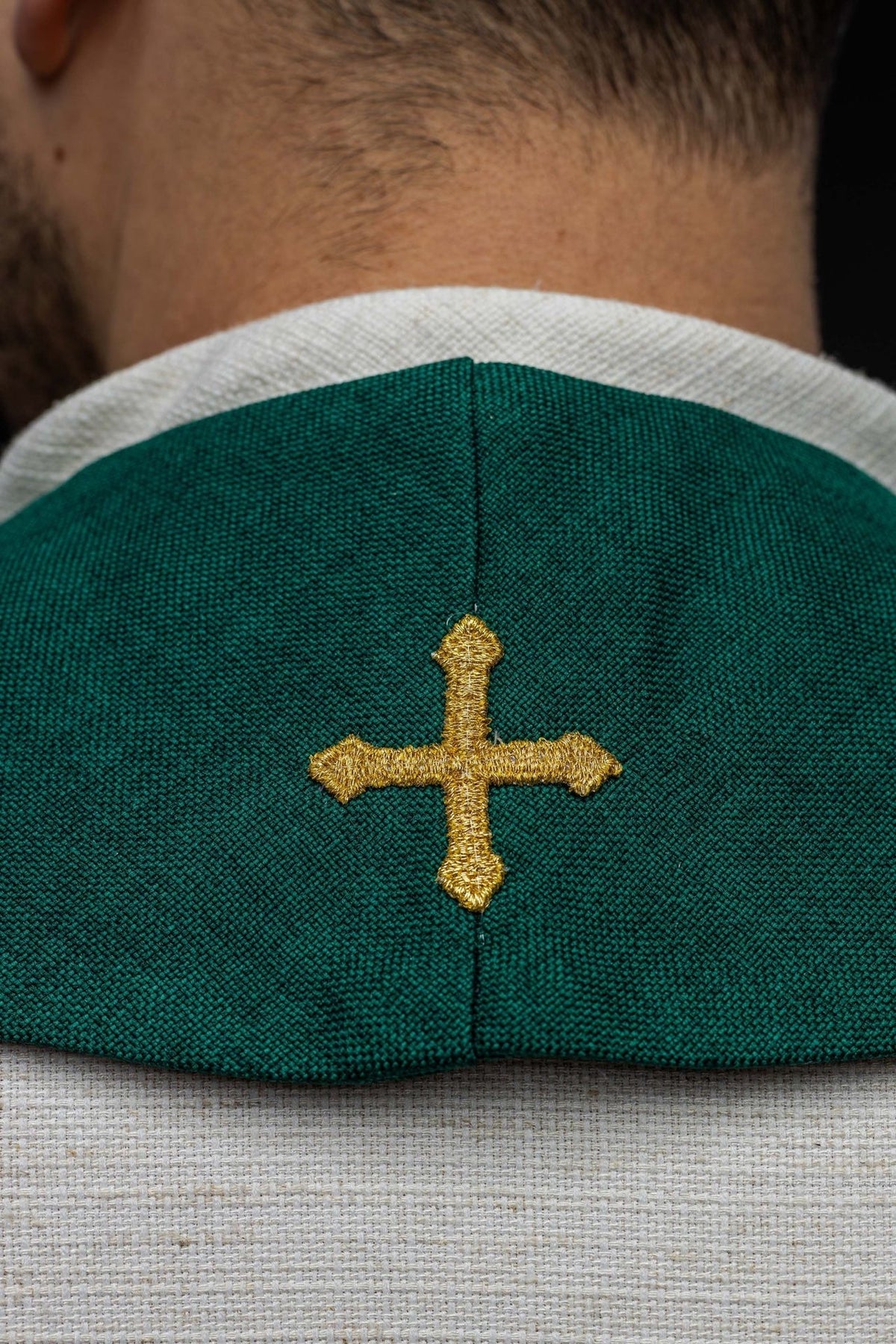 Stuła Liturgiczna Zielona Aksamitna z Haftowanym Krzyżem - SZATYLITURGICZNE.PL