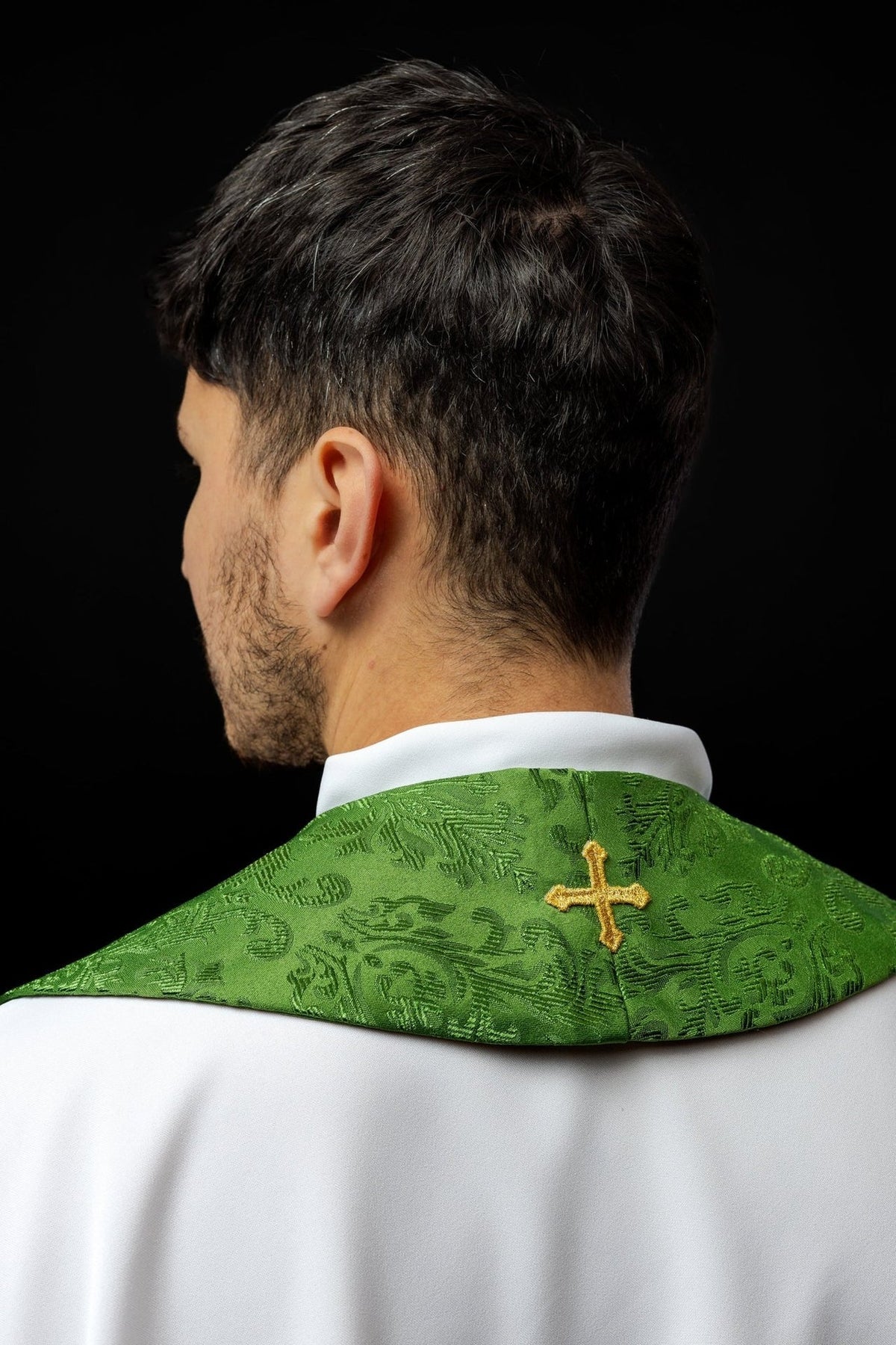 Stuła Liturgiczna Zielona Żakardowa z Haftowanymi Krzyżami - SZATYLITURGICZNE.PL