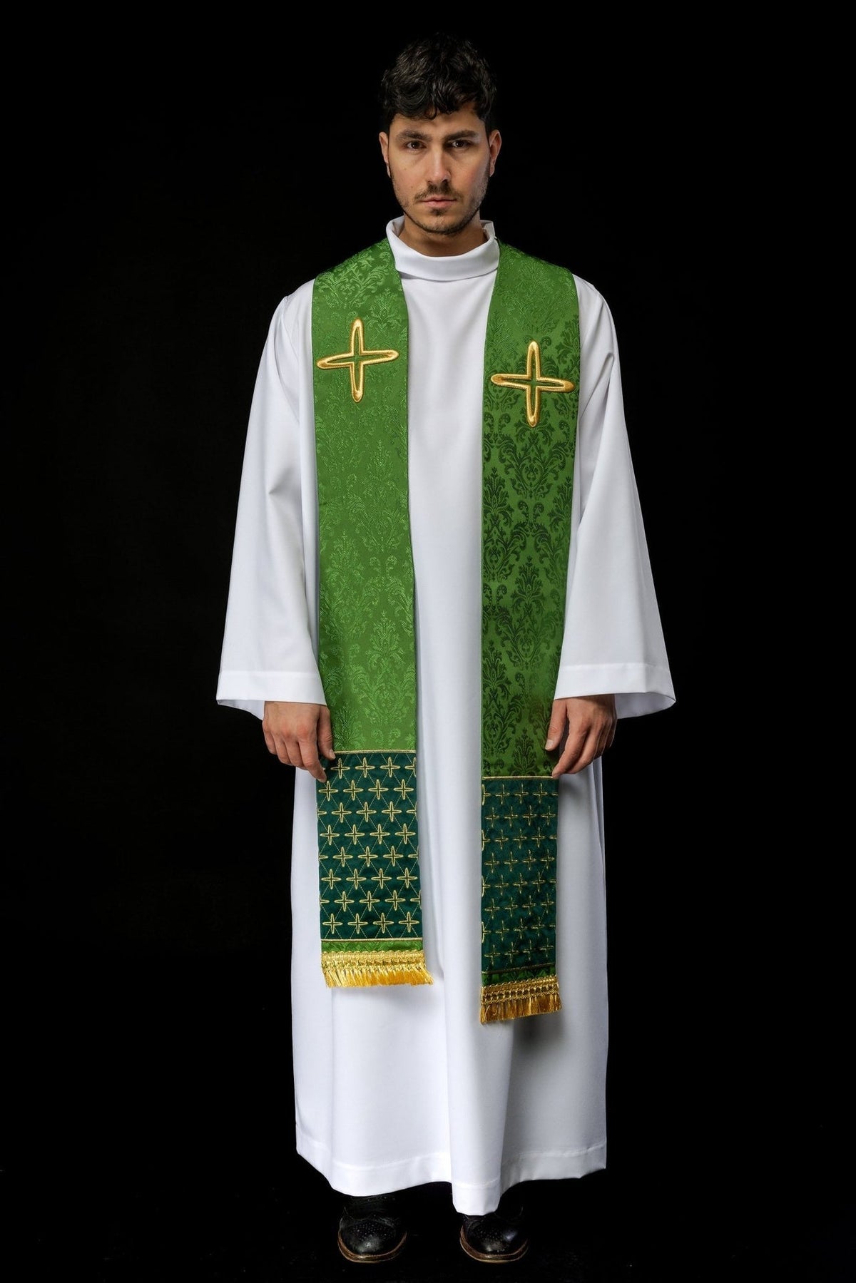 Stuła Liturgiczna Zielona Żakardowa z Haftowanymi Krzyżami - SZATYLITURGICZNE.PL