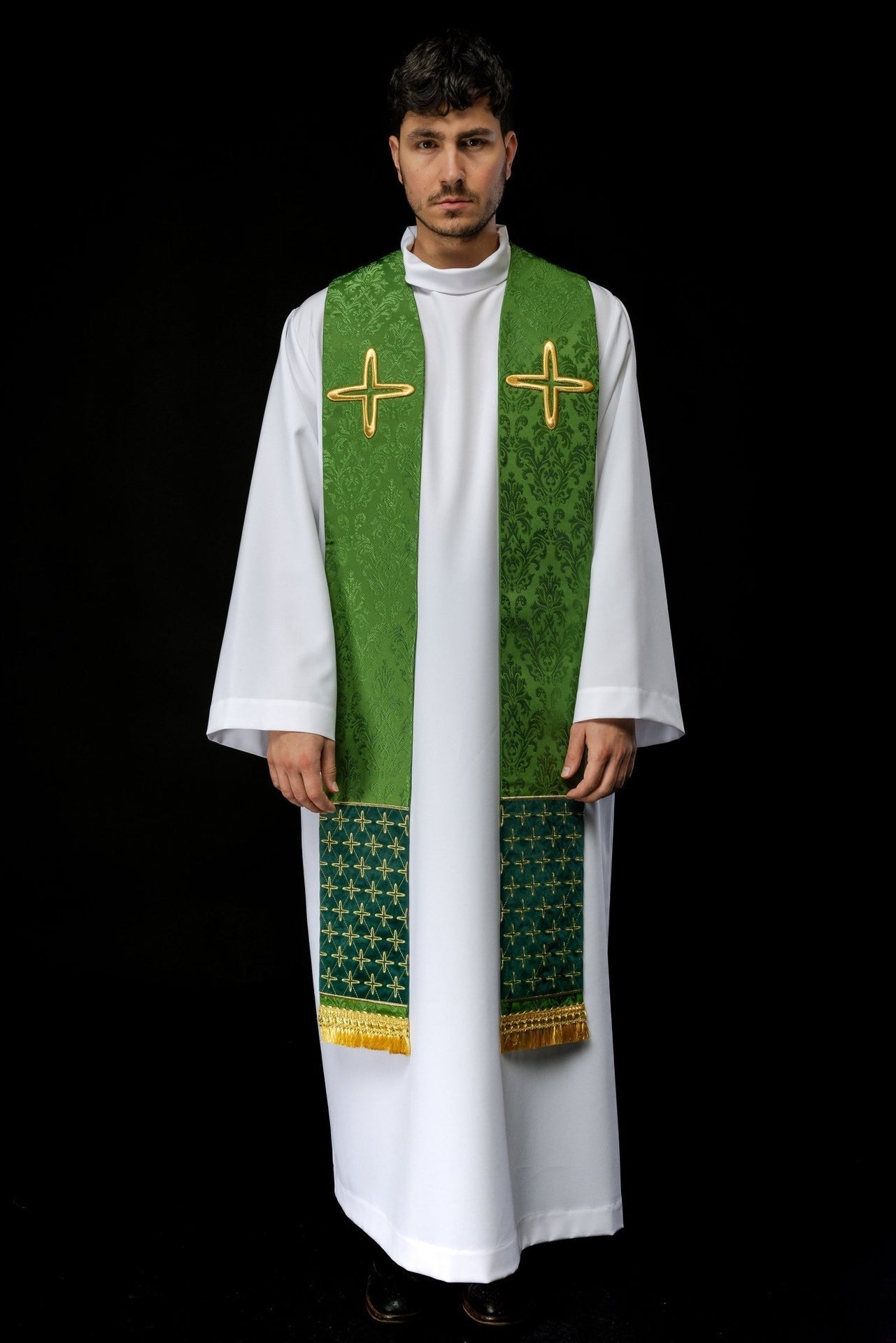 Stuła Liturgiczna Zielona Żakardowa z Haftowanymi Krzyżami - SZATYLITURGICZNE.PL