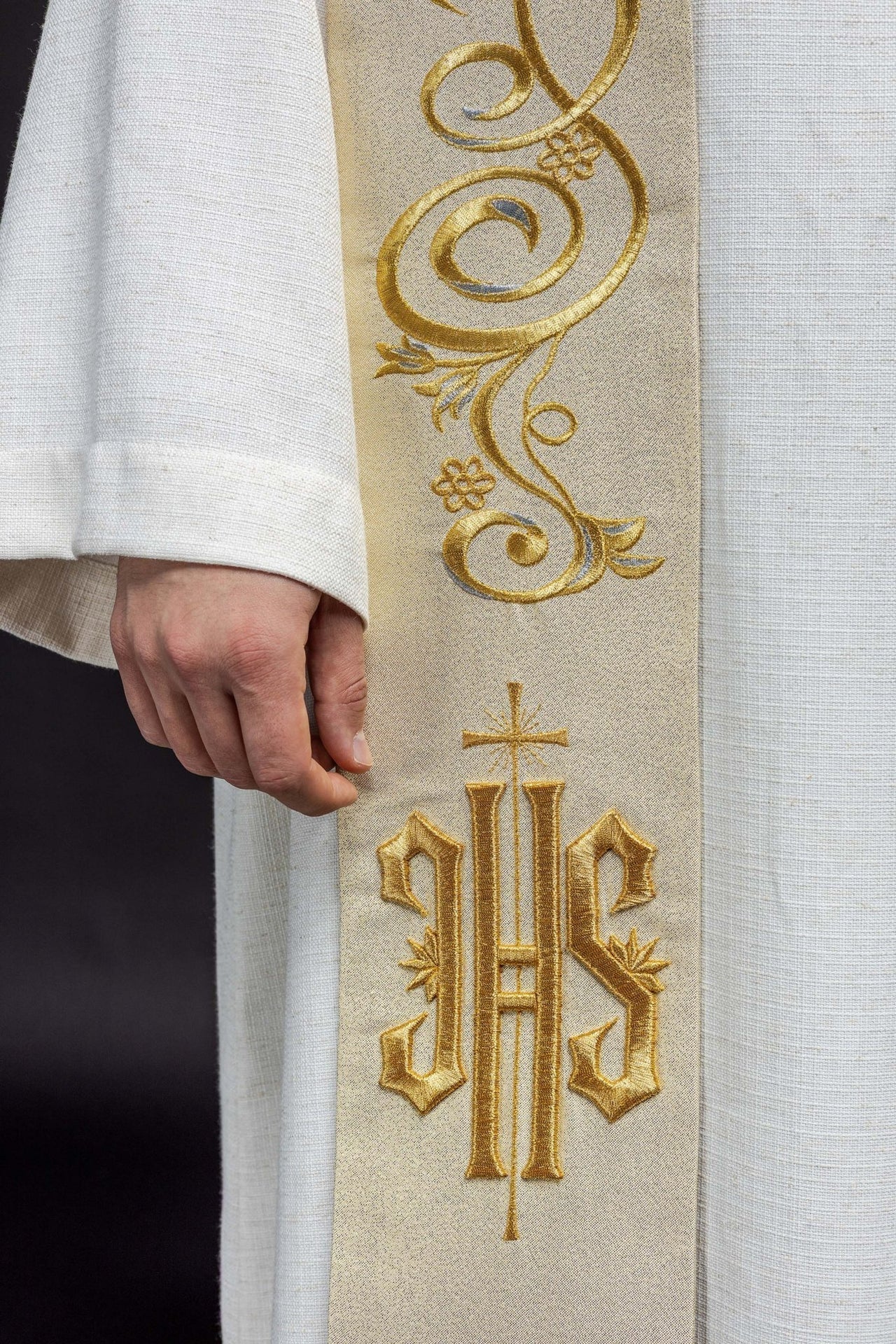 Stuła Liturgiczna Złota Haft IHS - Elegancka Szata Kapłańska - SZATYLITURGICZNE.PL