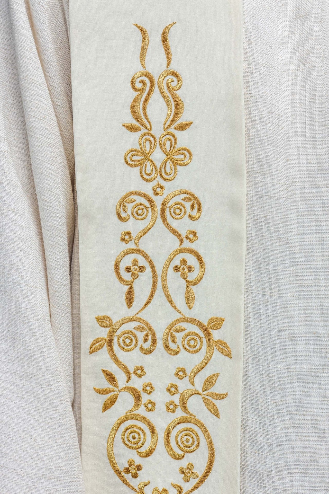Stuła Maryjna Haftowana Ecru - Symbolika i Elegancja - SZATYLITURGICZNE.PL