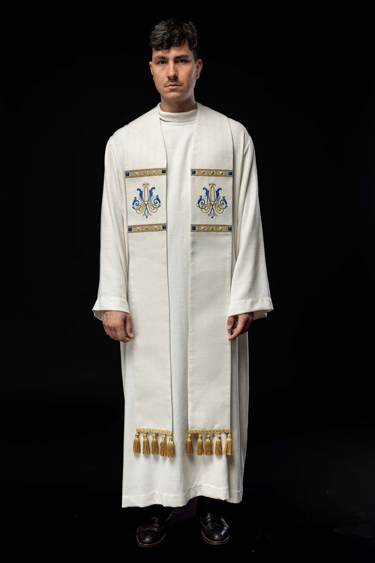Stuła Maryjna Haftowana Ecru - Złoto - Niebieski Żakard Bawełna - SZATYLITURGICZNE.PL