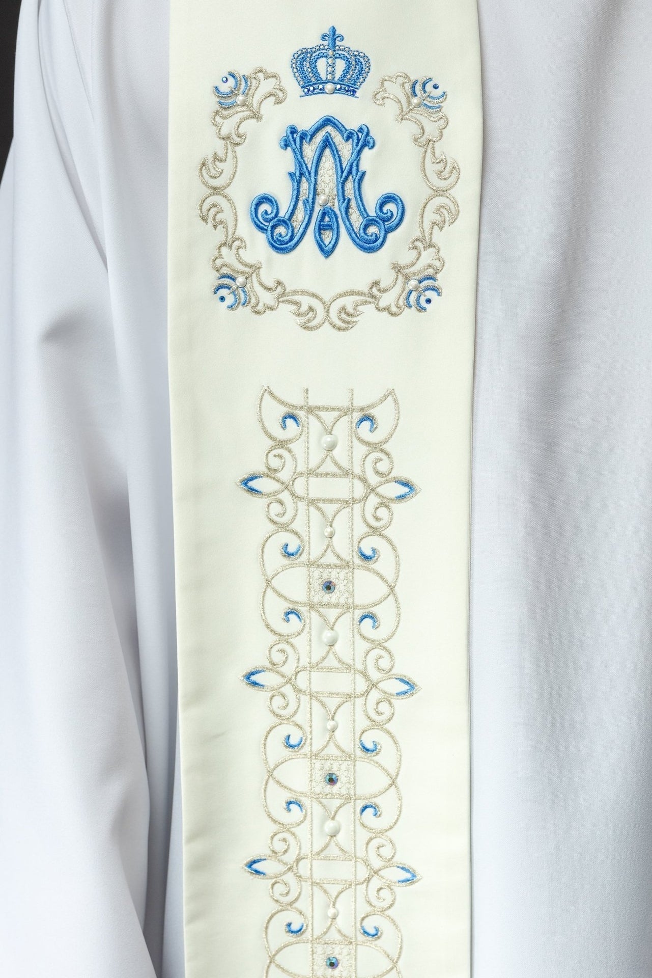 Stuła Maryjna Haftowana - Niebieski Symbol z Koroną - SzatyLiturgiczne.pl - SZATYLITURGICZNE.PL