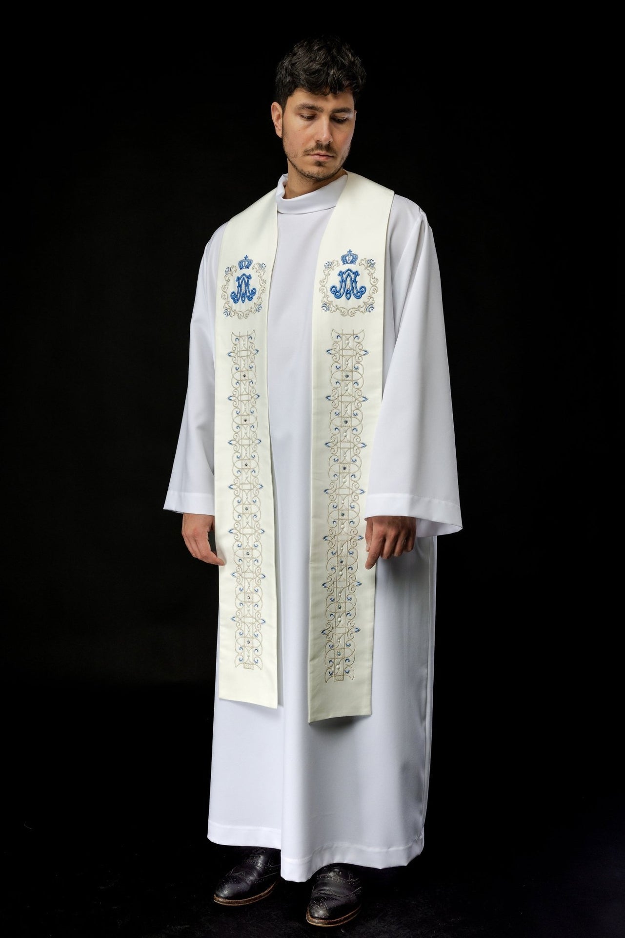 Stuła Maryjna Haftowana - Niebieski Symbol z Koroną - SzatyLiturgiczne.pl - SZATYLITURGICZNE.PL