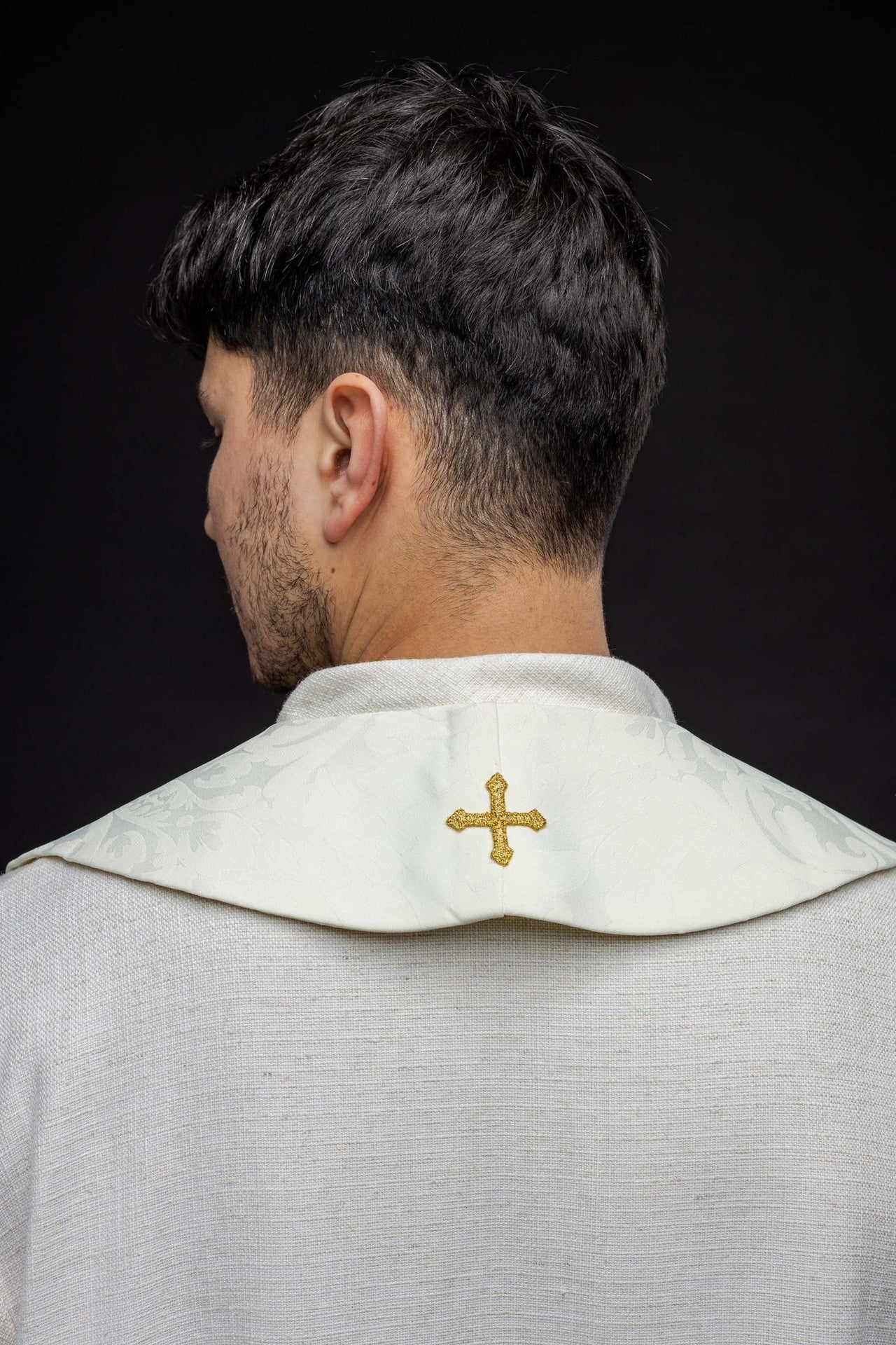 Stuła Rzymska Ecru z Haftowanym Krzyżem - Szaty Liturgiczne - SZATYLITURGICZNE.PL
