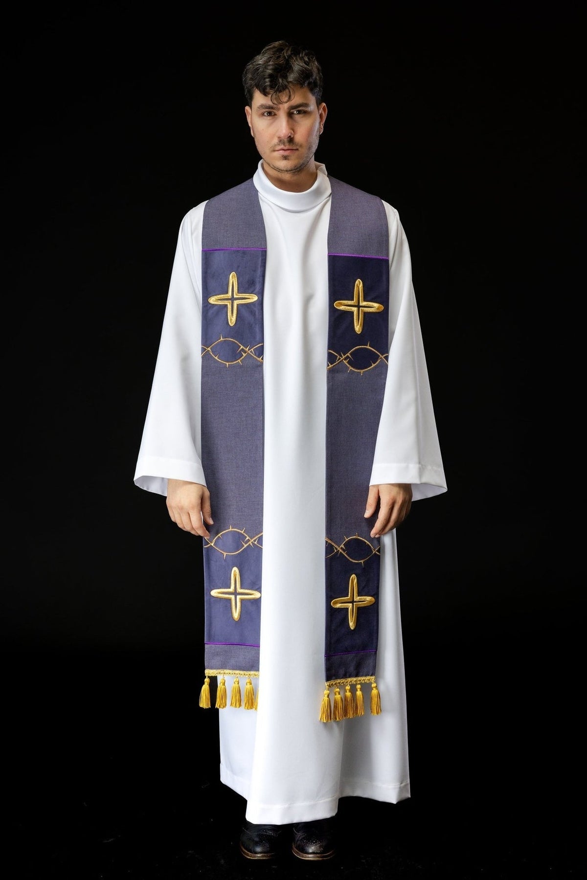 Stuła Wielkopostna Fioletowa z Haftowanymi Krzyżami - Elegancka - SZATYLITURGICZNE.PL