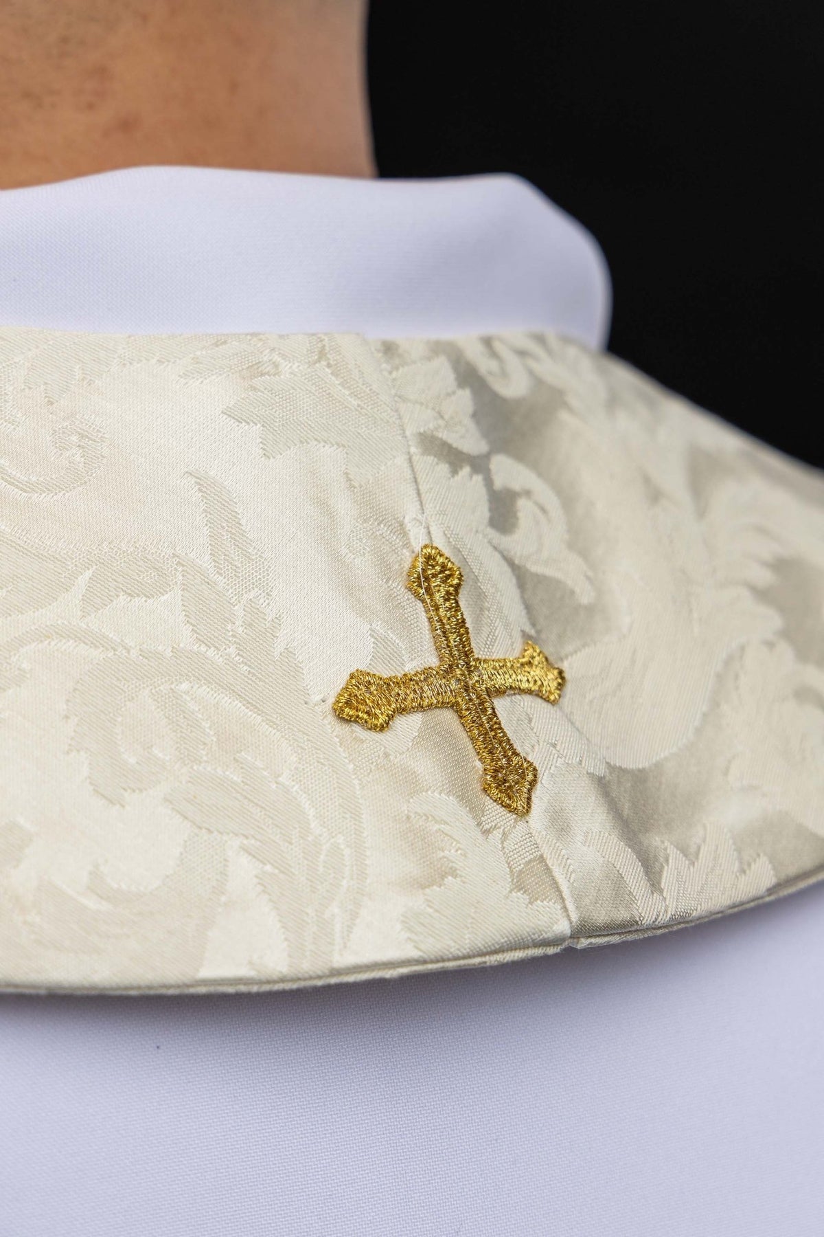 Stuła z wizerunkiem Świętej Rodziny uszyta na ozdobnej tkaninie - SZATYLITURGICZNE.PL