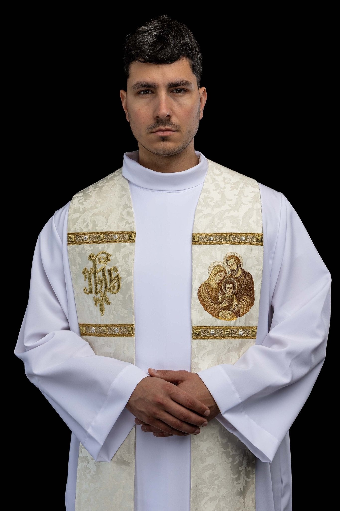 Stuła z wizerunkiem Świętej Rodziny uszyta na ozdobnej tkaninie - SZATYLITURGICZNE.PL