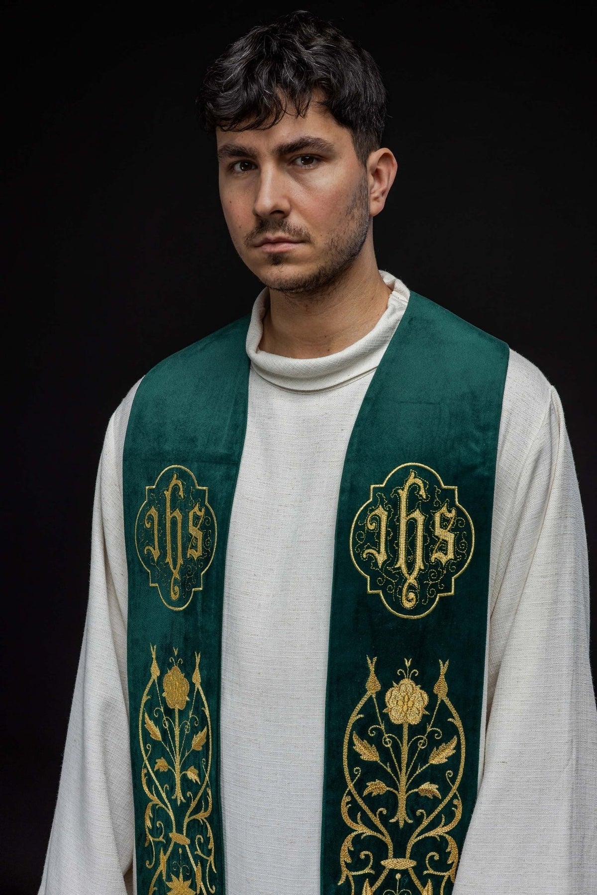 Stuła zielona haftowana IHS - SZATYLITURGICZNE.PL
