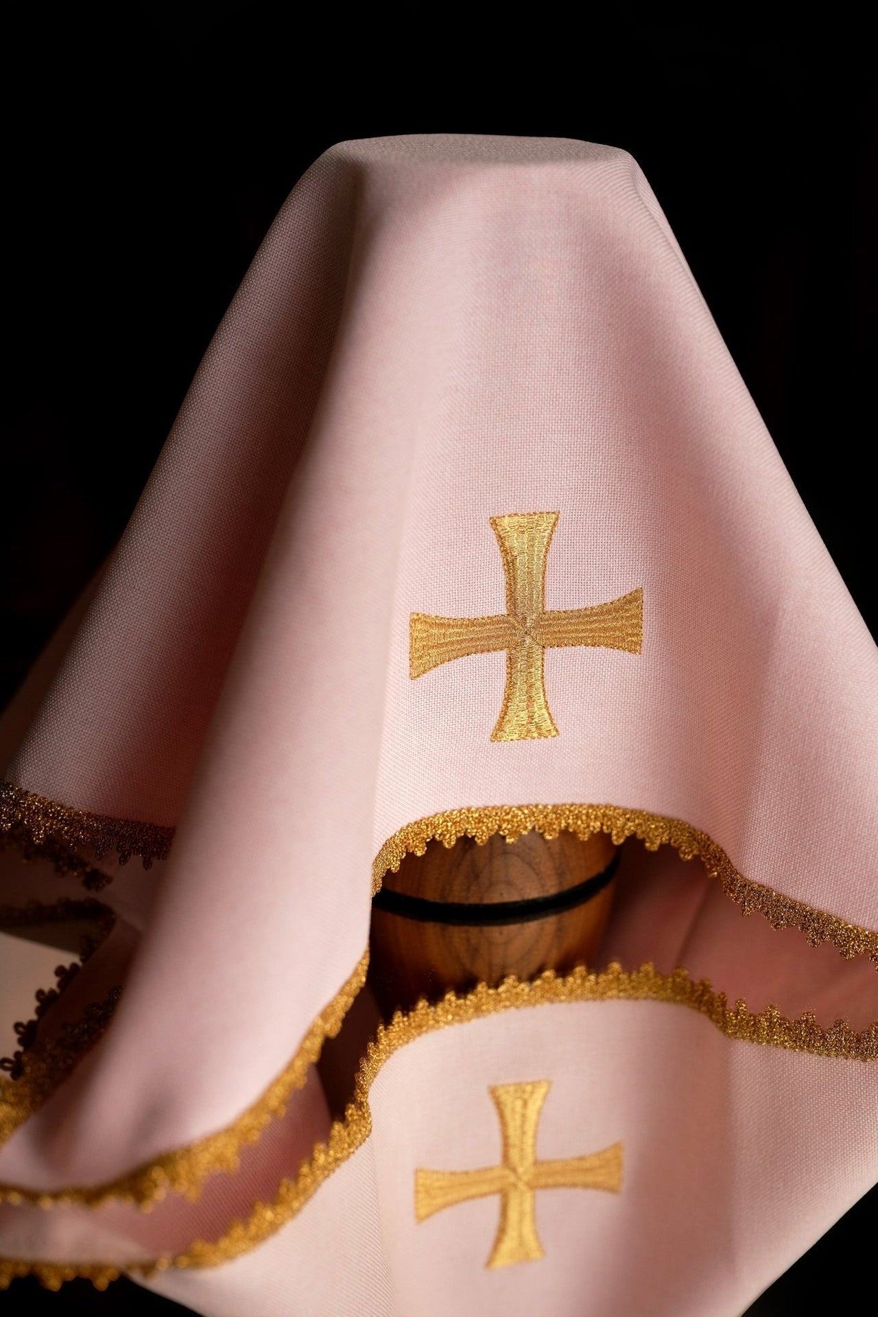 Welon na Kielich Różowy ze Złotym Krzyżem - Liturgia - SZATYLITURGICZNE.PL