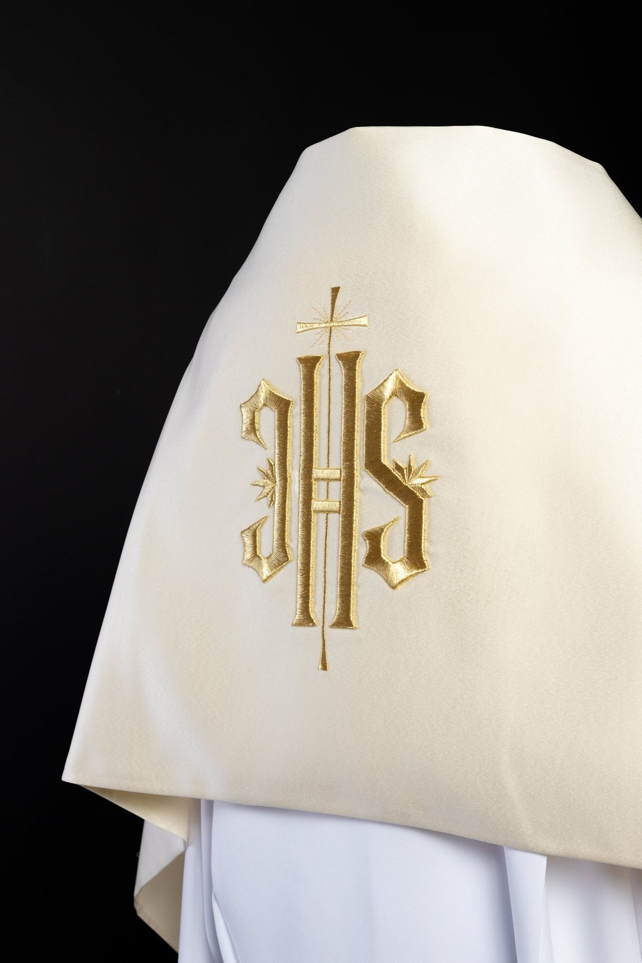 Welon Naramienny Ecru IHS Haftowany - Liturgiczny Strój Sakralny - SZATYLITURGICZNE.PL