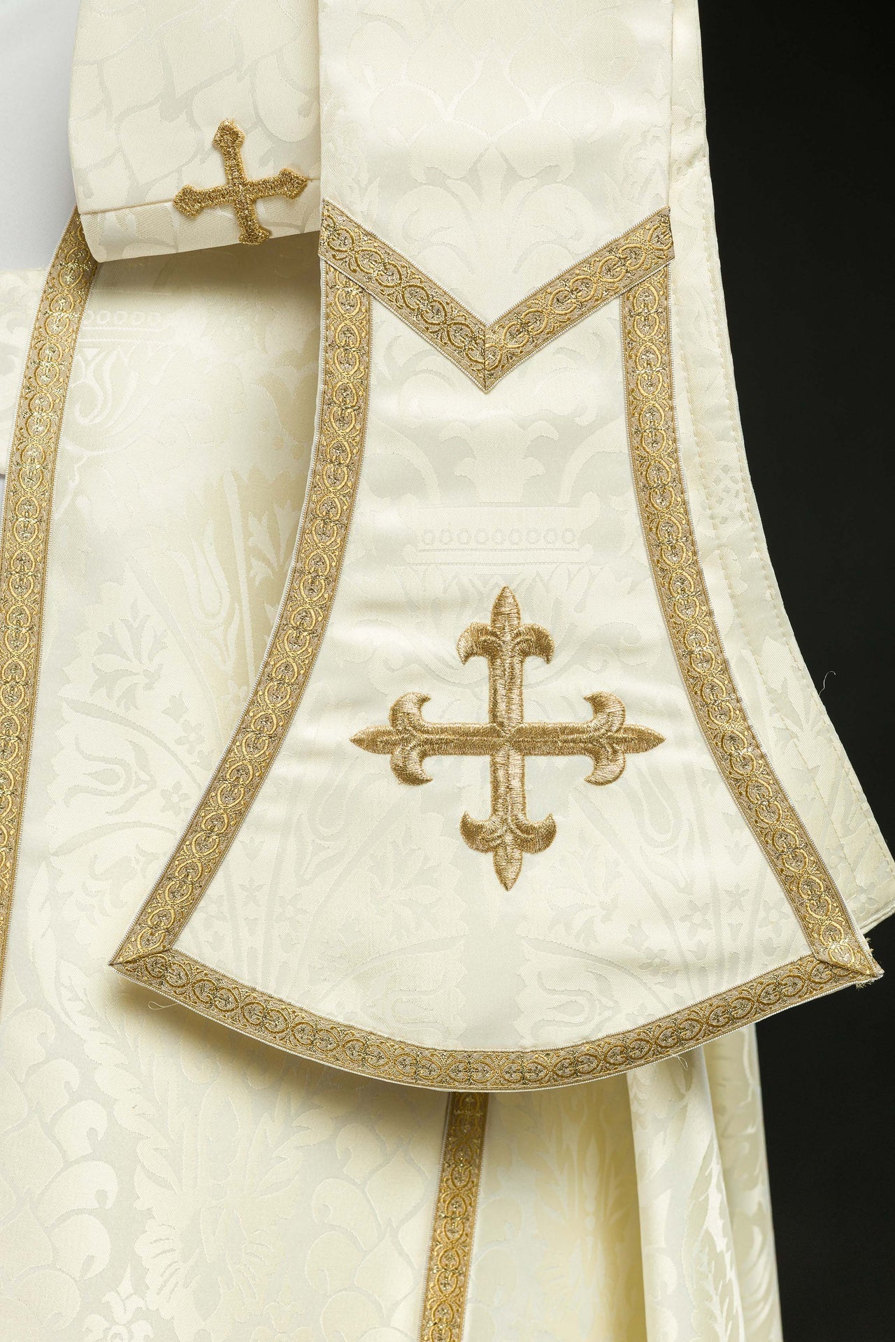 Żakardowa kapa rzymska gładka - SZATYLITURGICZNE.PL