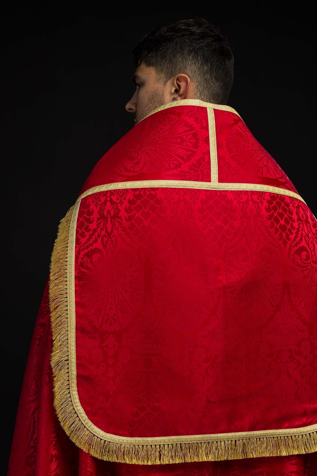 Żakardowa kapa rzymska gładka Czerwona - SZATYLITURGICZNE.PL
