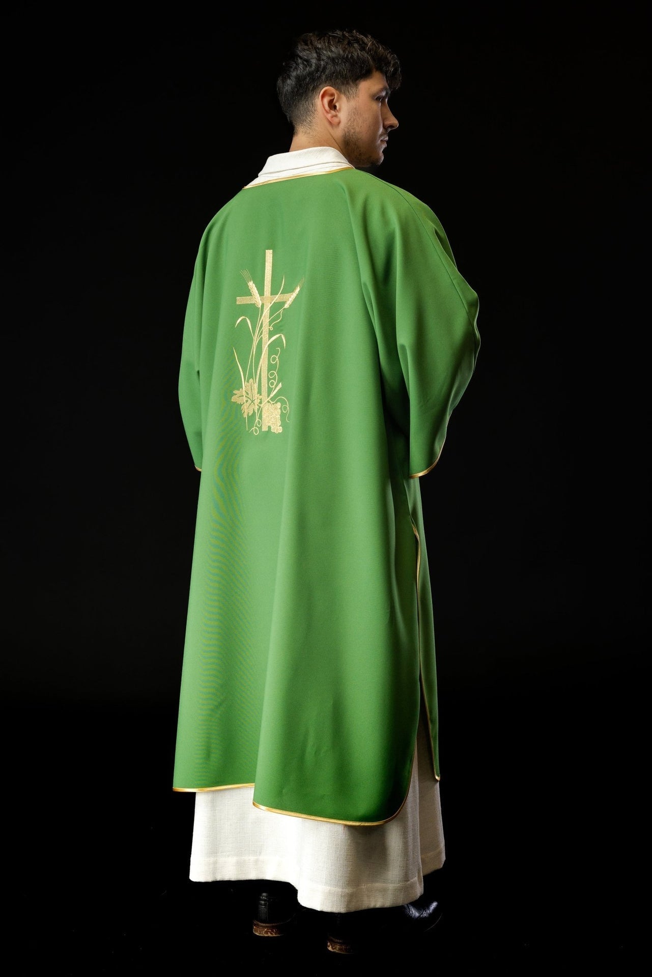 Zielona Dalmatyka Liturgiczna z Haftem Krzyża Pax - Złota Lamówka - SZATYLITURGICZNE.PL