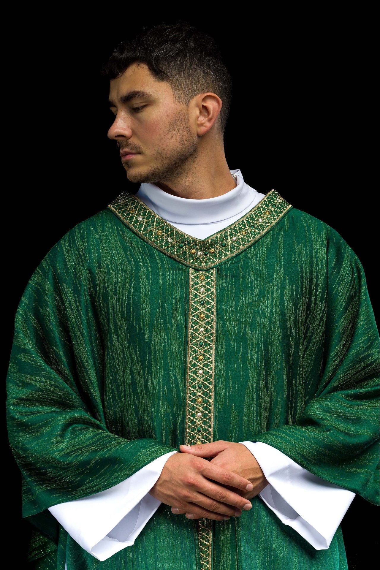 Zielony Ornat Liturgiczny Haftowany - Pas i Kołnierz z Kamieniami - SZATYLITURGICZNE.PL