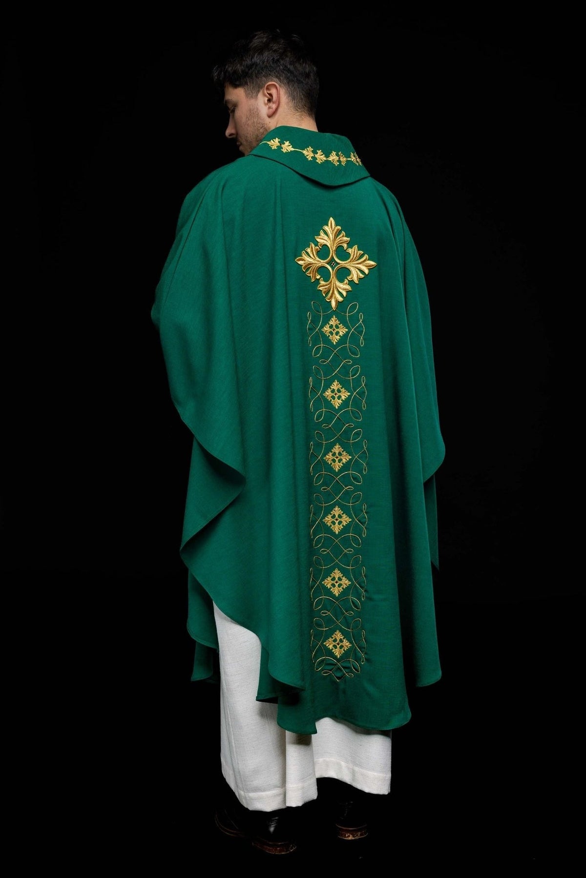 Zielony Ornat Liturgiczny Haftowany Sznurkiem i Kamieniami - Polski Produkt - SZATYLITURGICZNE.PL