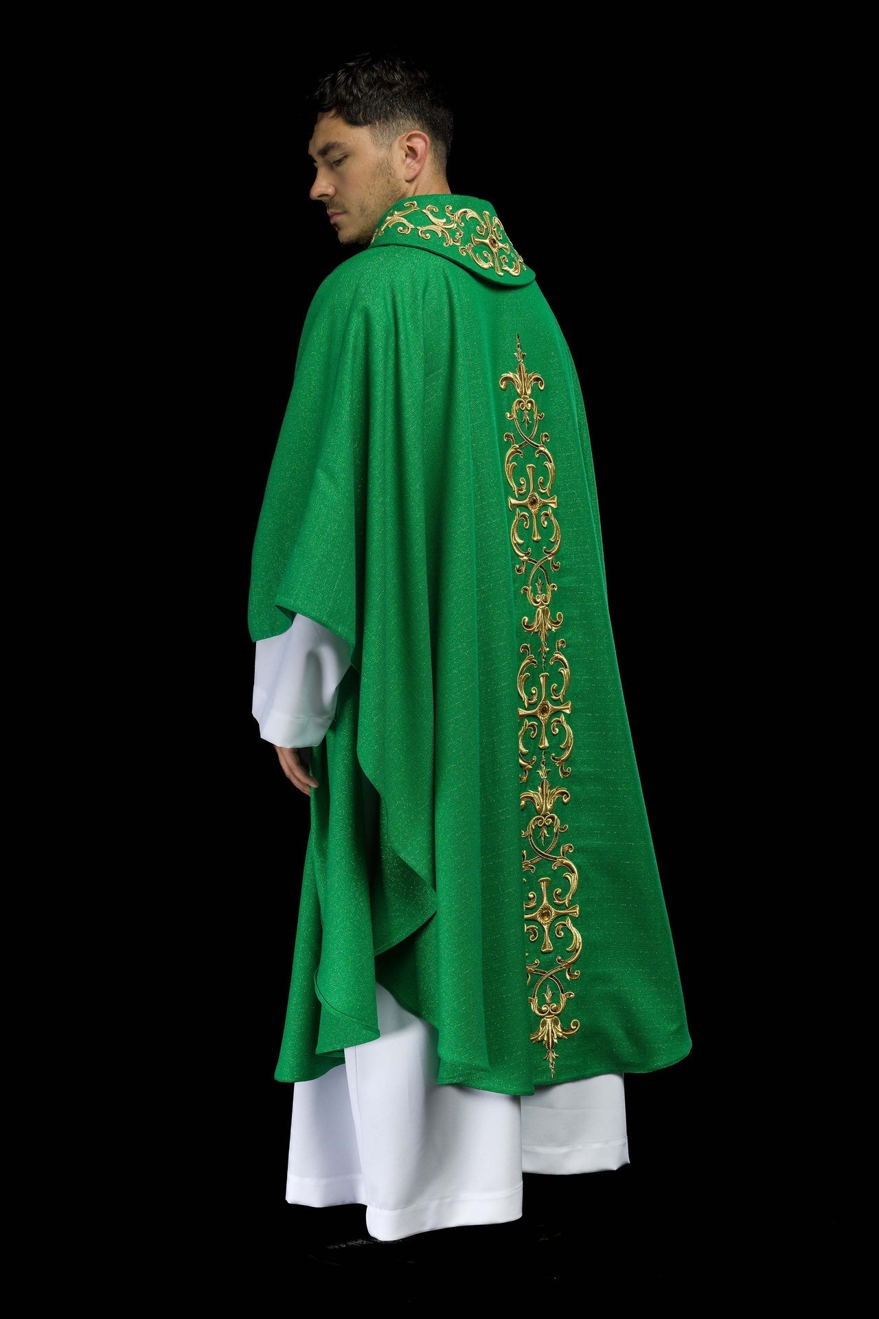 Zielony Ornat Liturgiczny Haftowany Złotą Nicią - Polski Produkt - SZATYLITURGICZNE.PL