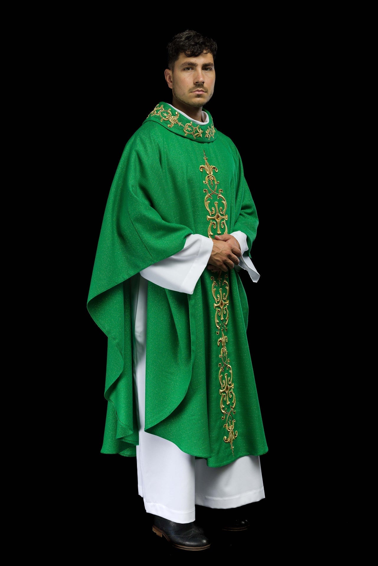 Zielony Ornat Liturgiczny Haftowany Złotą Nicią - Polski Produkt - SZATYLITURGICZNE.PL