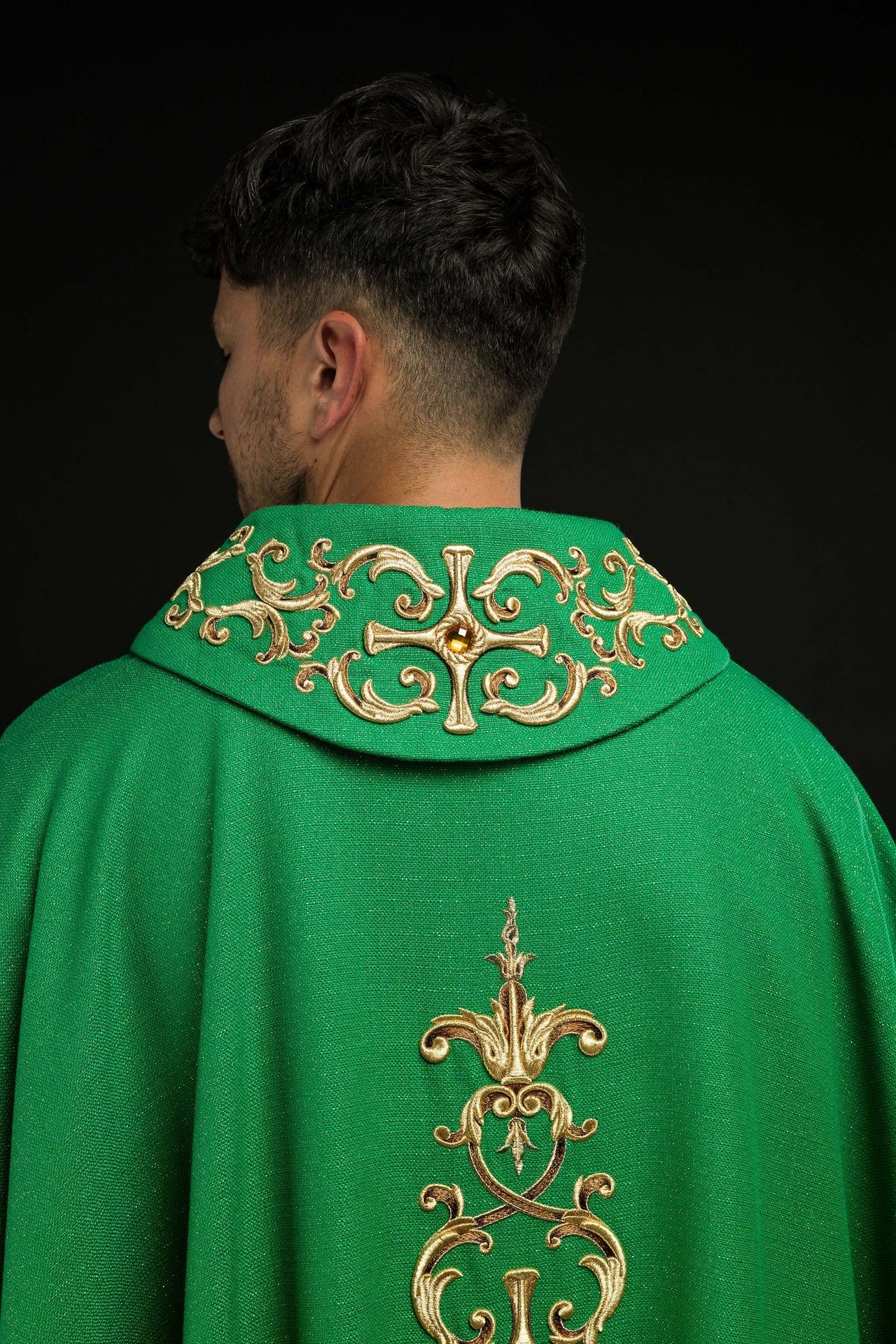 Zielony Ornat Liturgiczny Haftowany Złotą Nicią - Polski Produkt - SZATYLITURGICZNE.PL