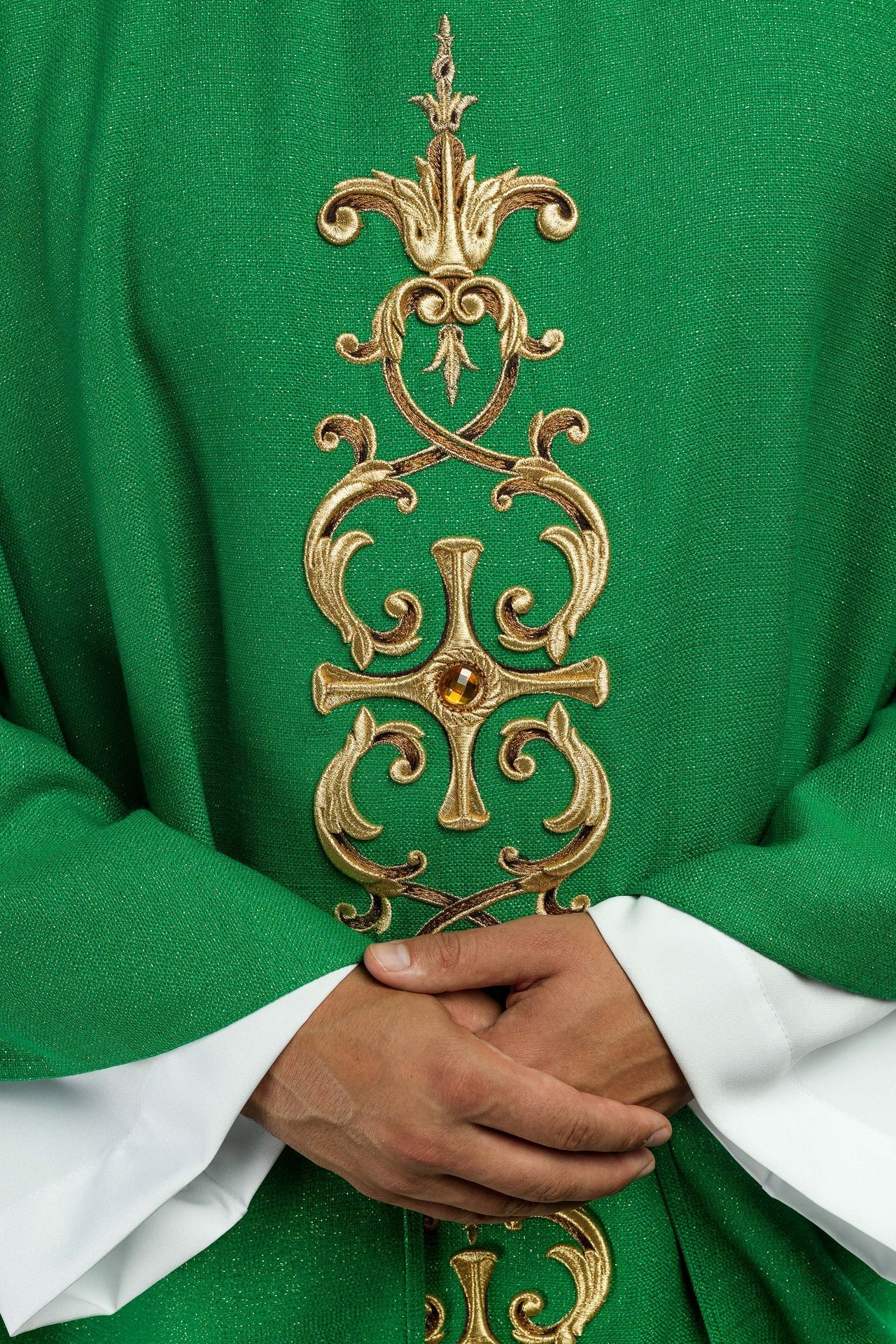 Zielony Ornat Liturgiczny Haftowany Złotą Nicią - Polski Produkt - SZATYLITURGICZNE.PL