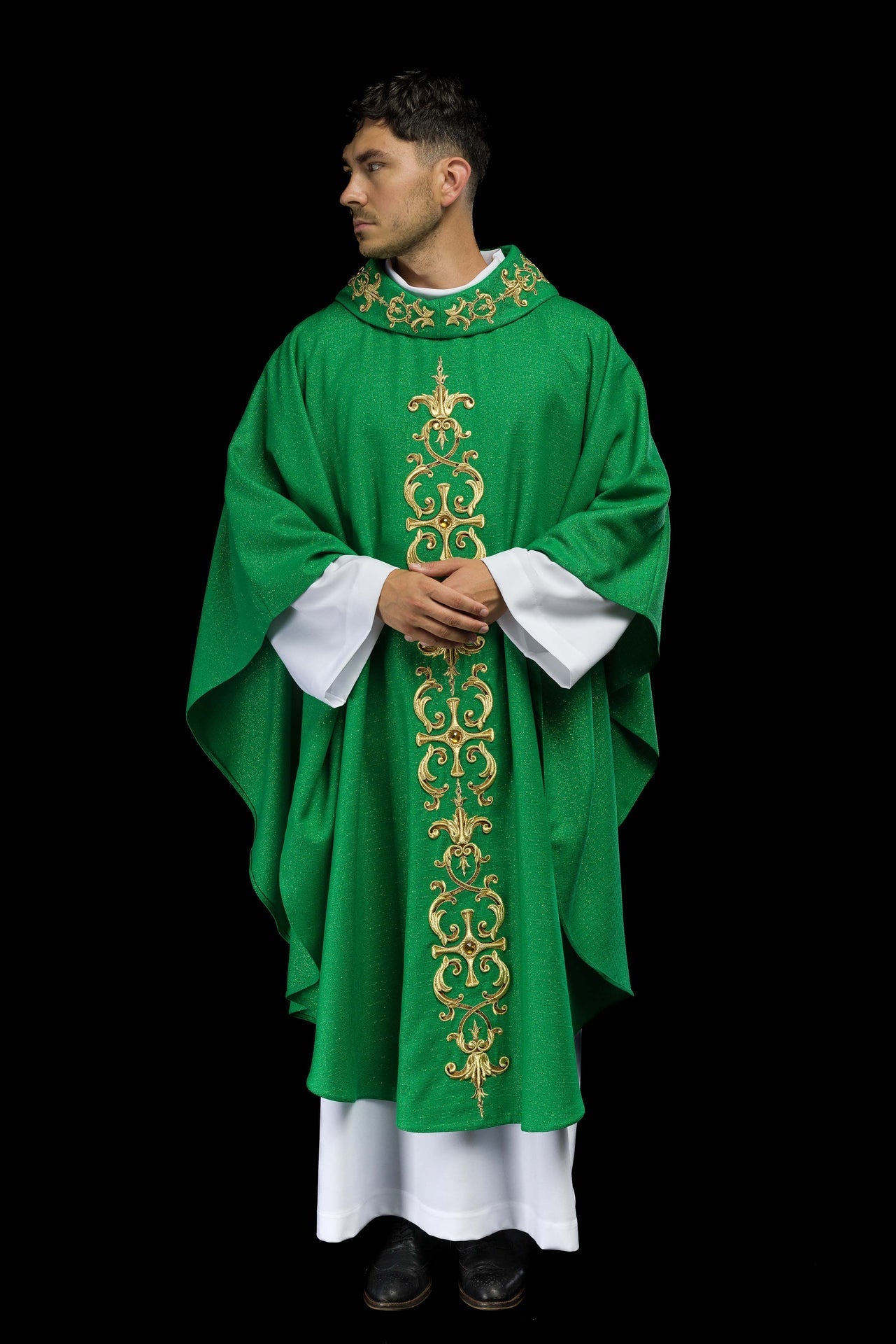 Zielony Ornat Liturgiczny Haftowany Złotą Nicią - Polski Produkt - SZATYLITURGICZNE.PL