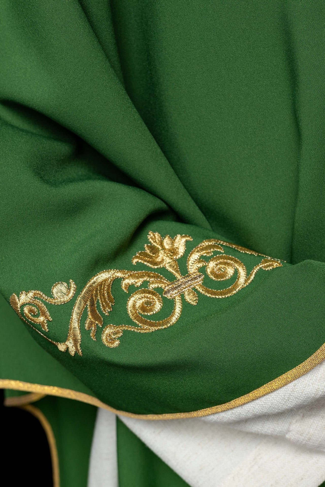 Zielony Ornat Liturgiczny IHS Złoty Haft - Polski Producent - SZATYLITURGICZNE.PL