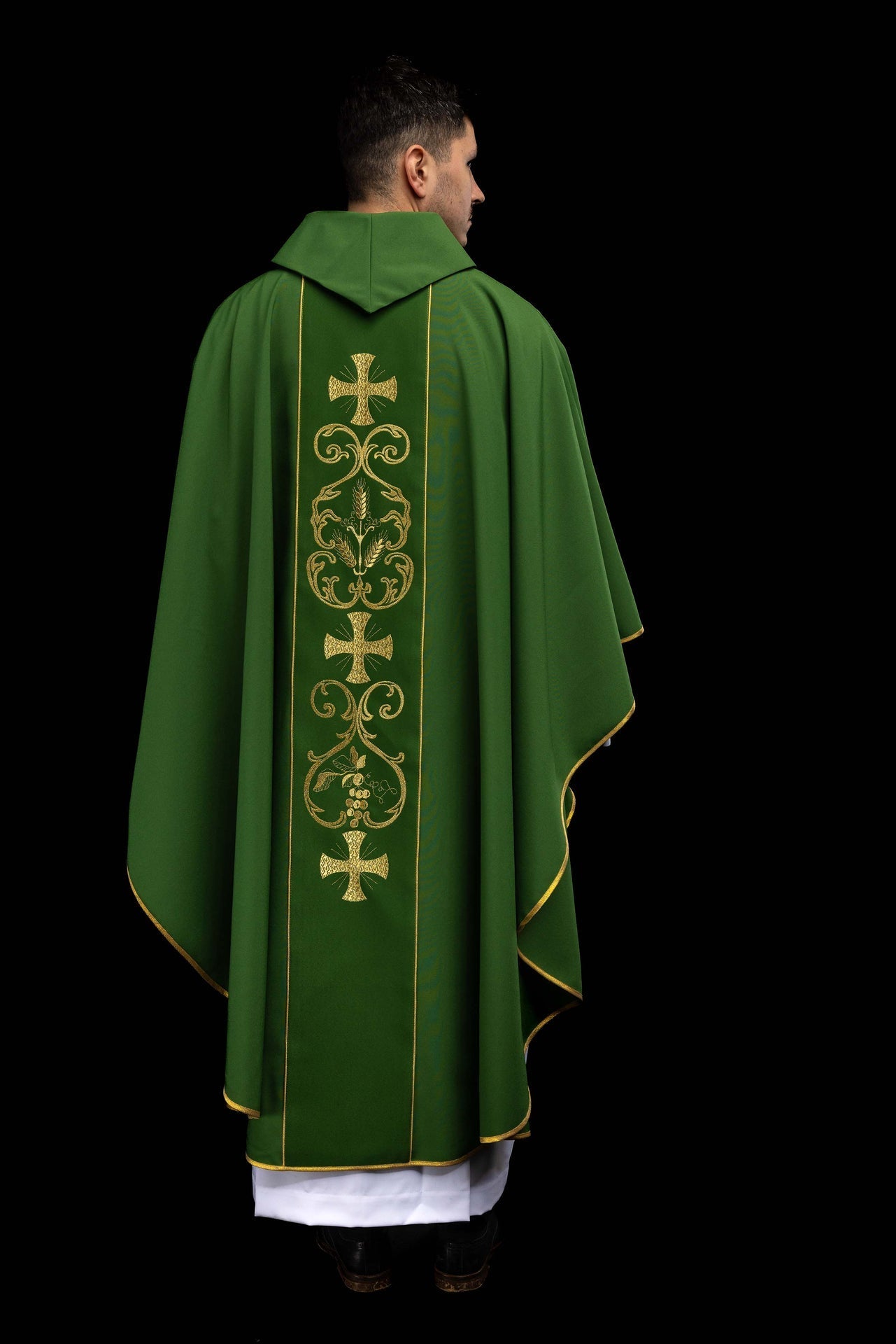 Zielony ornat liturgiczny zdobiony haftowanym pasem - SZATYLITURGICZNE.PL