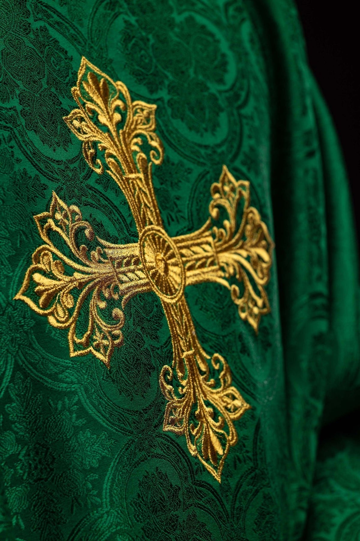 Zielony ornat z krzyżem tkanina żakardowa - SZATYLITURGICZNE.PL