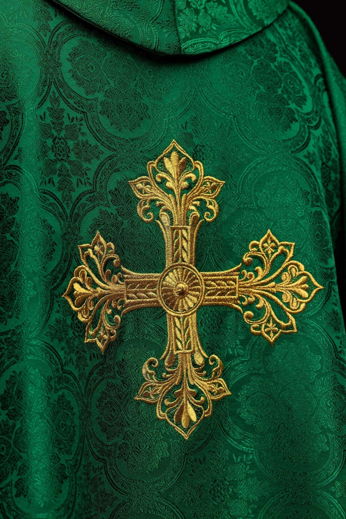 Zielony ornat z krzyżem tkanina żakardowa - SZATYLITURGICZNE.PL